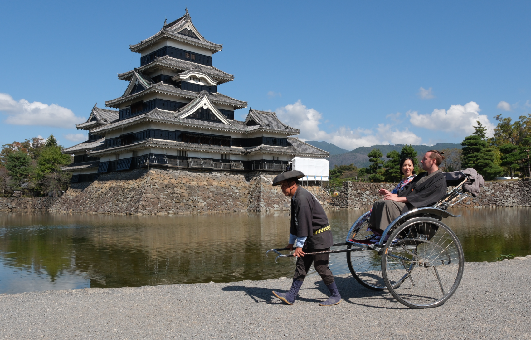 人力車で松本城と城下町を周遊